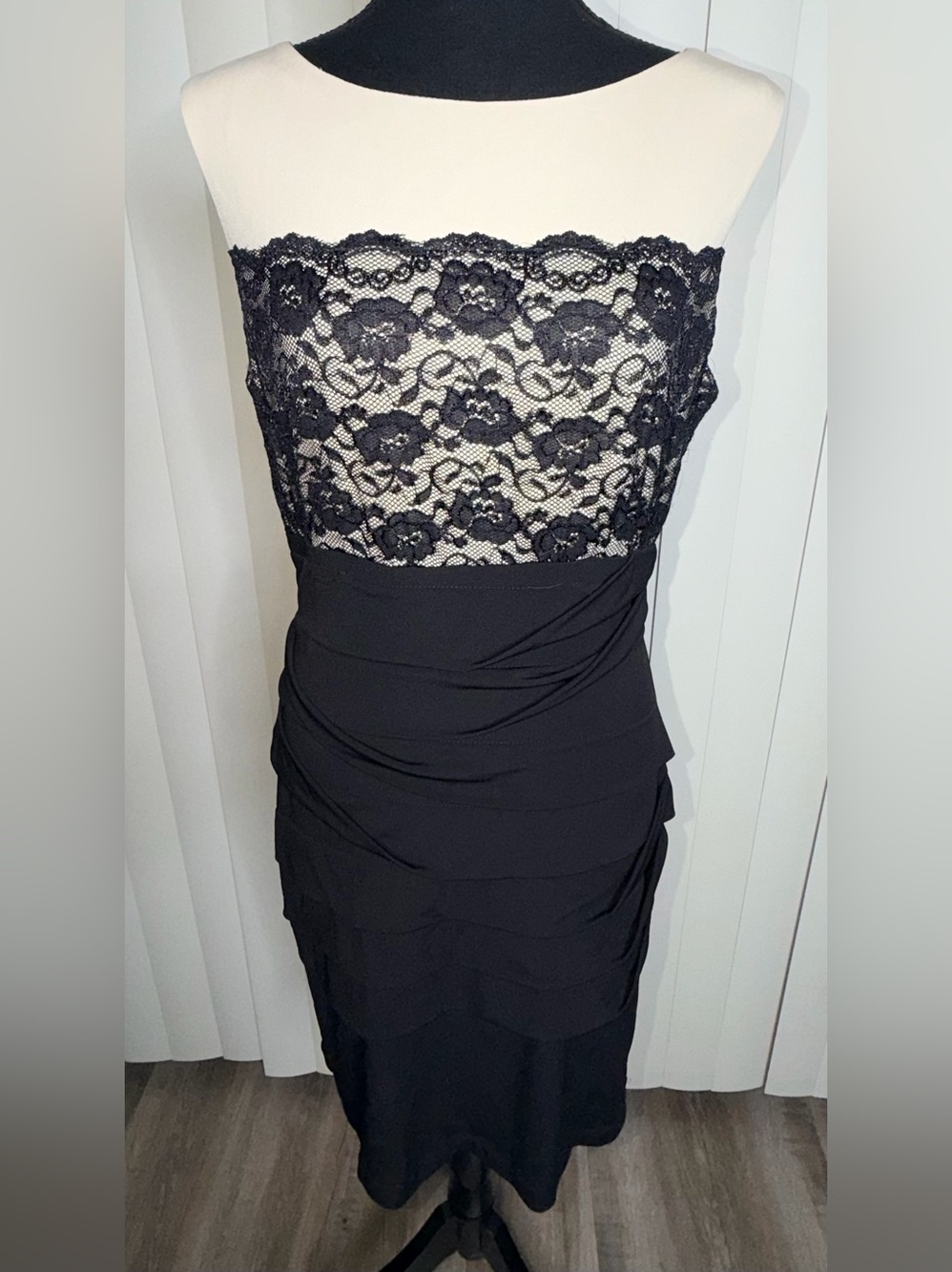 Collection Dressbarn Black/Beige Floral Lace Bodycon Dress Boat Neck Y2K Size 8